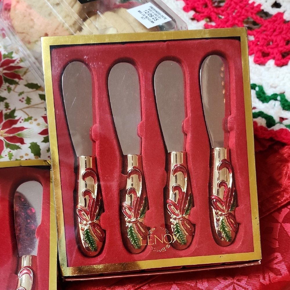 Gorgeous RETIRED LENOX BUTTER SPREADERS Knives